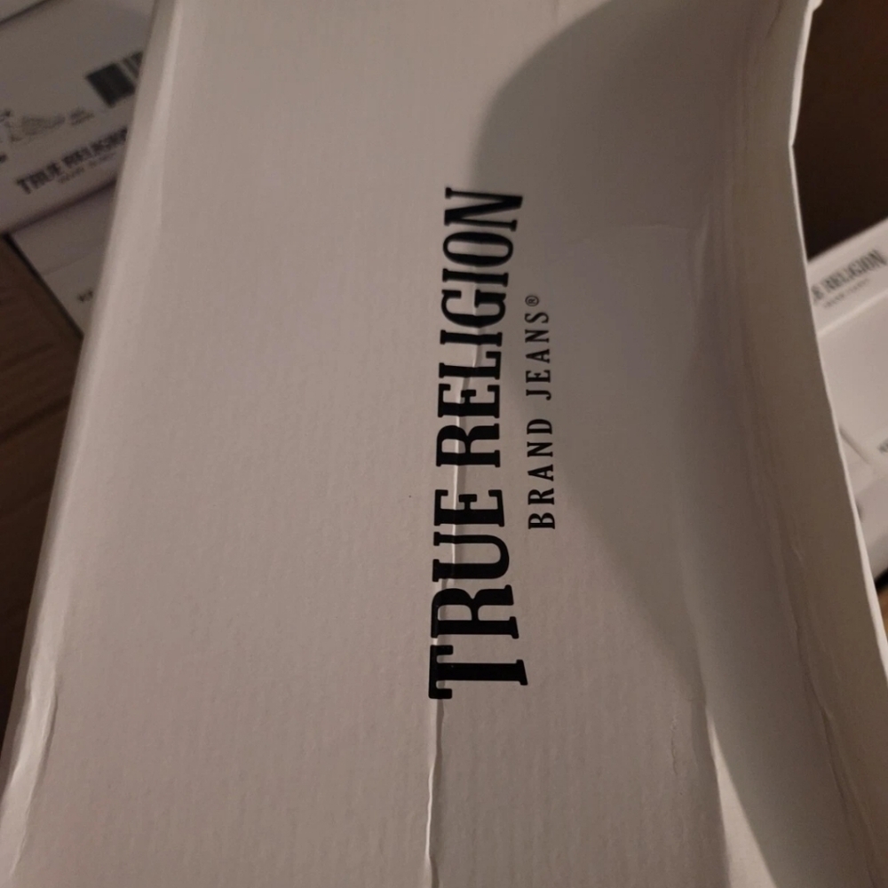 True Religion Kendrick Gold FX Shoes Brand New with Box Size - Picture 4 of 4